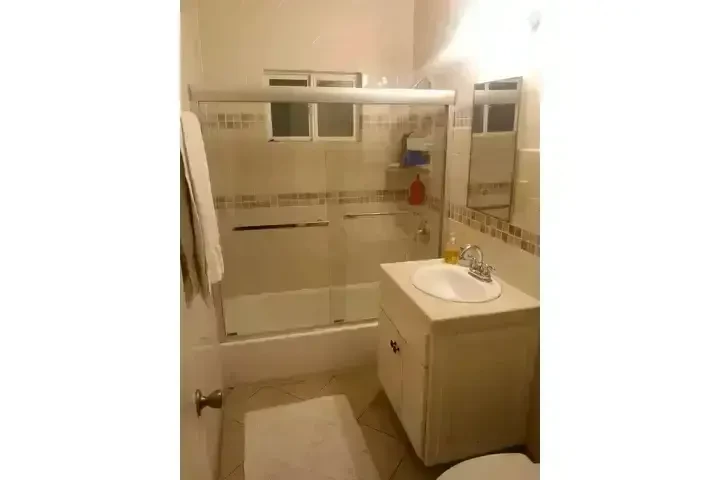 $995 : RENTO CUARTO EN DOWNEY image 2