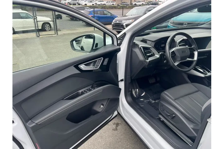 $32800 : 2023 Q4 e-tron Prestige 50 qu image 9