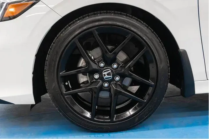 $28450 : Honda Civic 2025 Sport 4dr S image 2