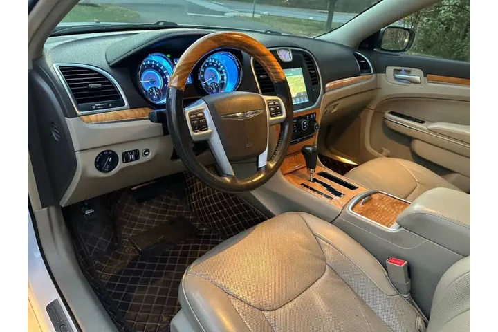 $11990 : 2014 300 C image 8