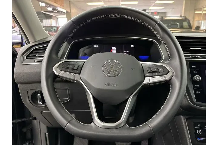 $22300 : Volkswagen Tiguan 2023 SE 4d image 6