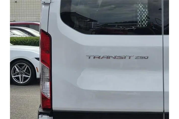 $33995 : Ford Transit 2024 250 3dr SW image 6