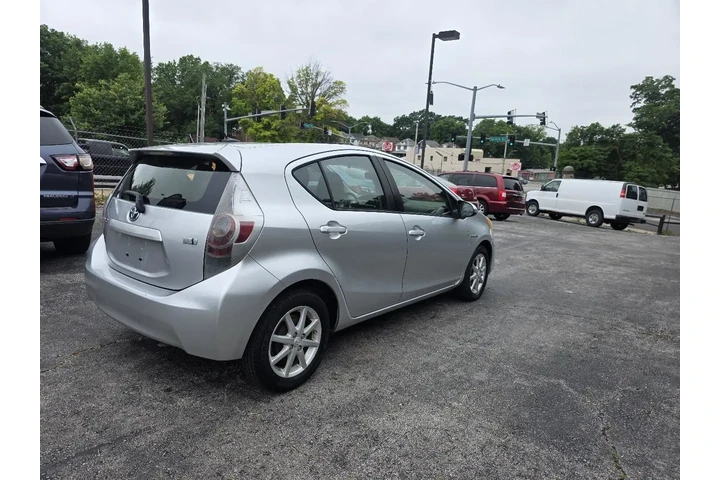 $5500 : 2013 Prius c One image 7