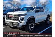 GMC Canyon 2023 4x4 AT4 4dr en Newburgh