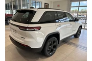 $29494 : Jeep Grand Cherokee 2023 4x4 thumbnail