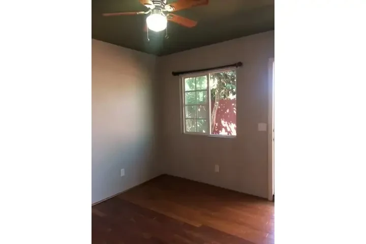 DOWNEY RENTO CUARTO CON BAÑO image 2