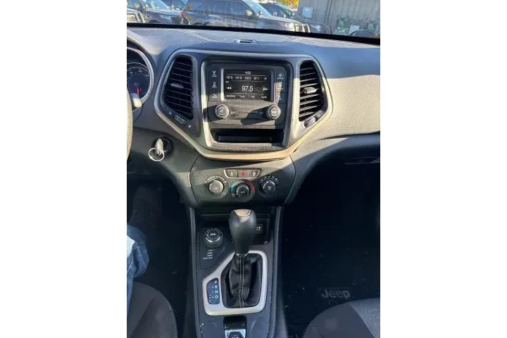 $11992 : Jeep Cherokee 2017 4x4 Sport image 10