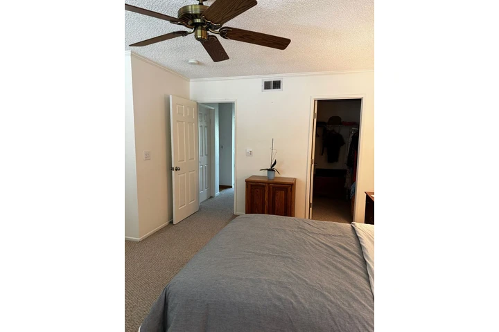 $3200 : Cuarto De Renta image 2