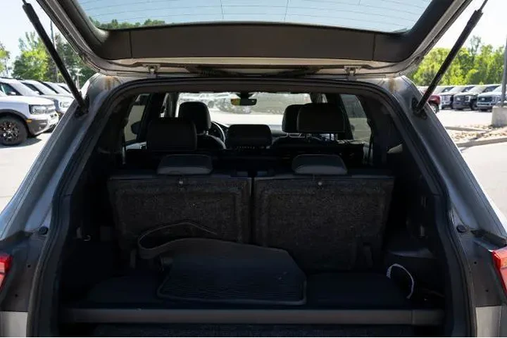 $22987 : Volkswagen Tiguan 2023 SE R- image 9