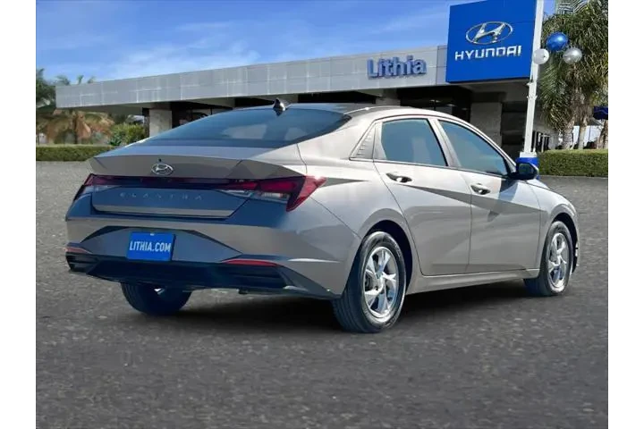 $17599 : Hyundai ELANTRA 2023 SE 4dr image 3