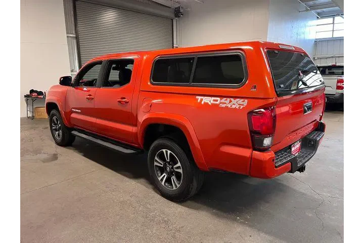 $33970 : Toyota Tacoma 2018 4x4 TRD S image 5
