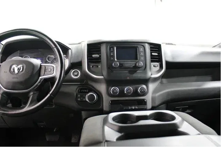 $30997 : Ram 1500 2022 4x4 Big Horn 4 image 2