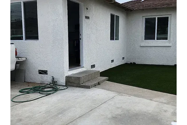 $2700 : Charming HOME IN SOUTH GATE image 3