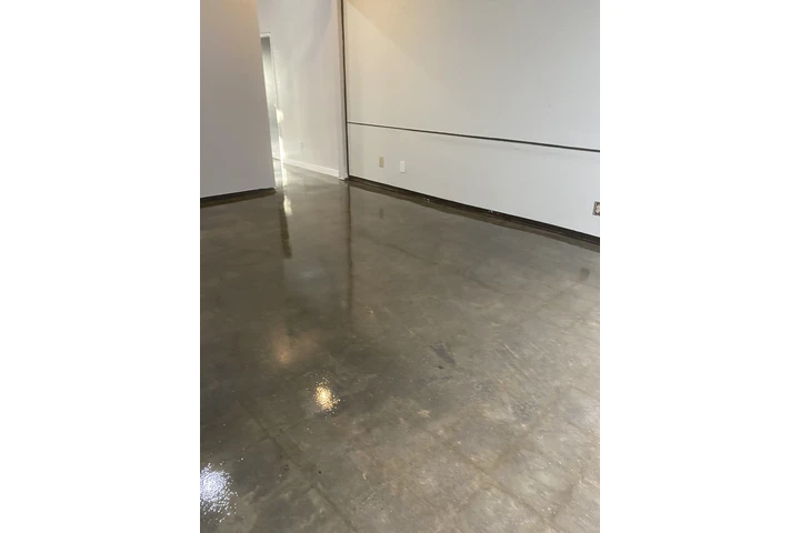 Pisos de epoxy  y mas image 3