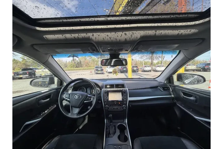 2017 Camry SE image 9