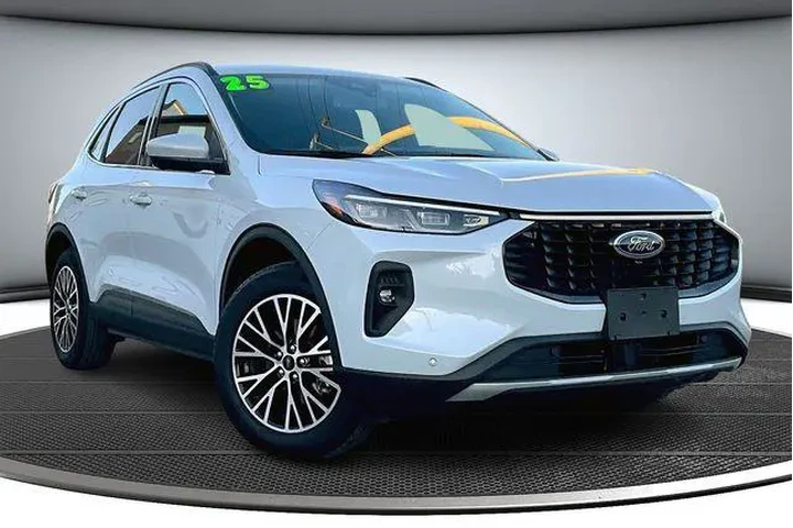 $25900 : Ford Escape Plug-In Hybrid 2 image 3