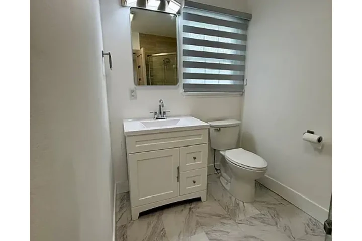 $1450 : 1Bed 1 bath Apt in Koreatown image 8