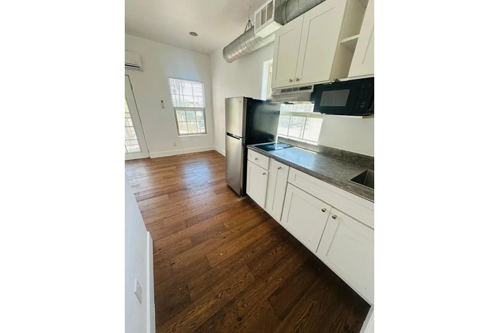 $1900 : Renta Studio (Santa Ana) image 7