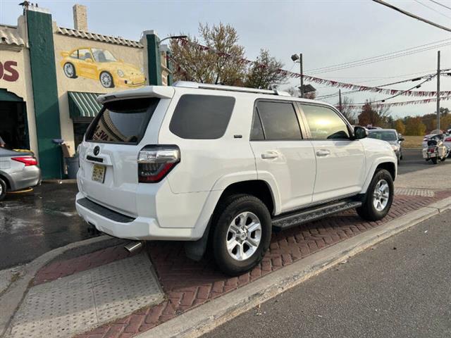 $26995 : 2018 4Runner SR5 image 4