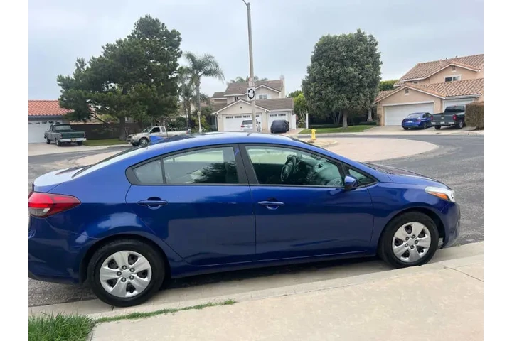 $6200 : 2017 Forte LX image 2