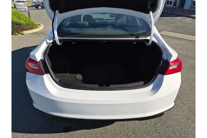 $21900 : Chevrolet Malibu 2023 LT 4dr image 10