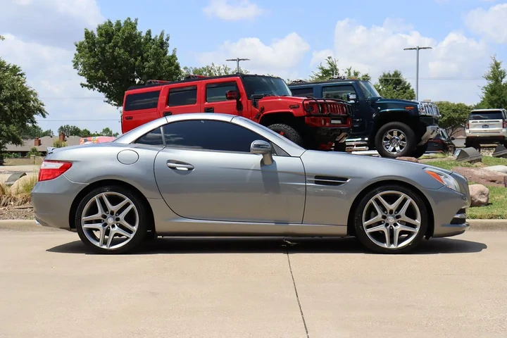 $17998 : 2015 SLK 250 SLK-Class image 9