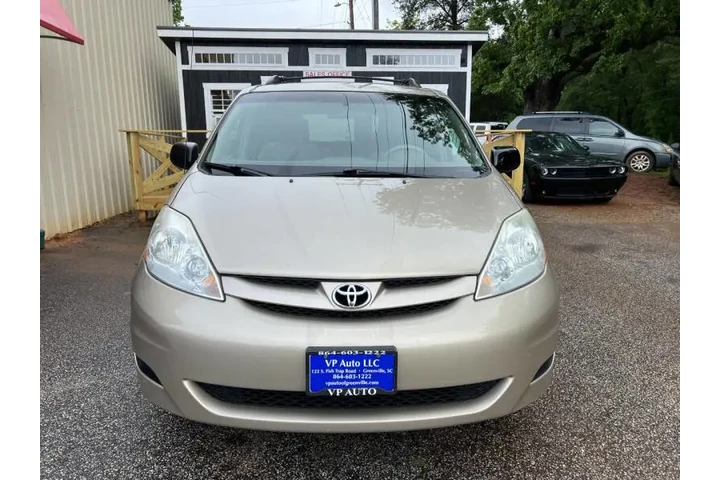 $9999 : 2010 Sienna LE 8-Passenger image 3