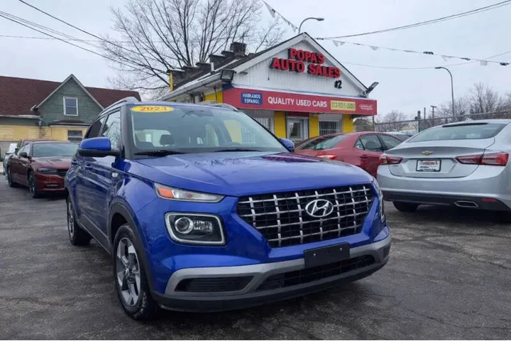 $18995 : 2023 Venue Limited image 1