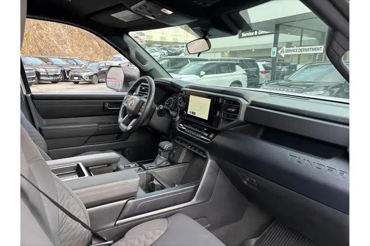 $39988 : Toyota Tundra 2025 4x4 SR 4d image 10