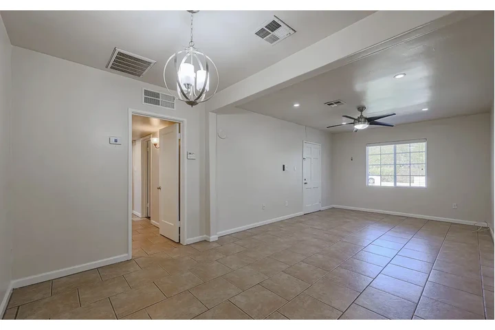 $980 : Bright & Spacious newly home image 4