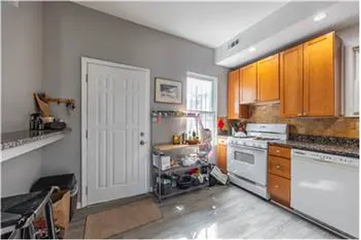 $2400 : Rental property with 2 bedro image 9