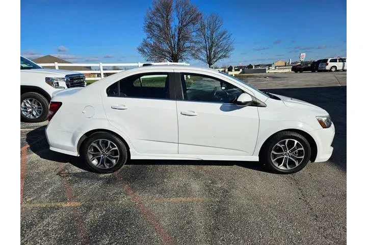 $8000 : Chevrolet Sonic 2017 LT Auto image 4