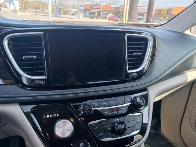 $19500 : 2017 Pacifica Limited image 7