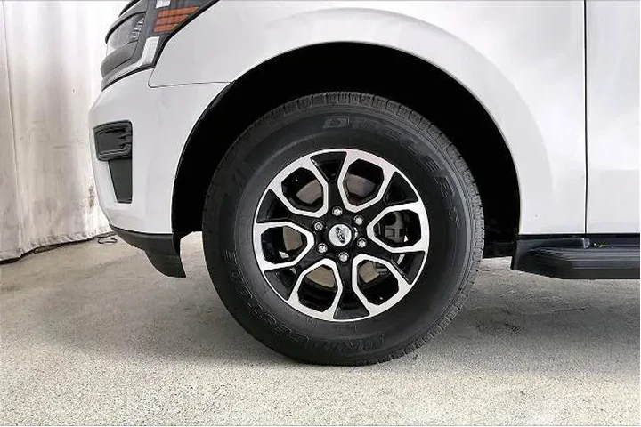 $39071 : Ford Expedition 2023 4x2 XLT image 6