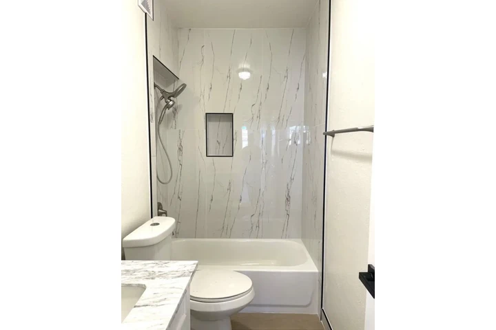 $1550 : 1 Bed 1 Bath Apartment Lynwood image 8