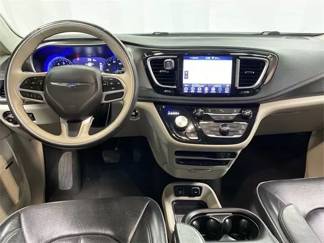 $16817 : Pre-Owned 2018 Pacifica Limit image 5