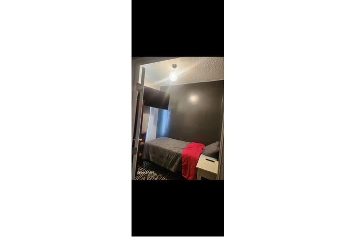 $685 : 685 cuarto chiquito L.A.92 st. image 1