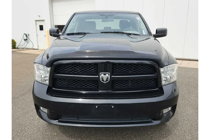 $16727 : Ram 1500 2012 4x4 Express 4d image 2