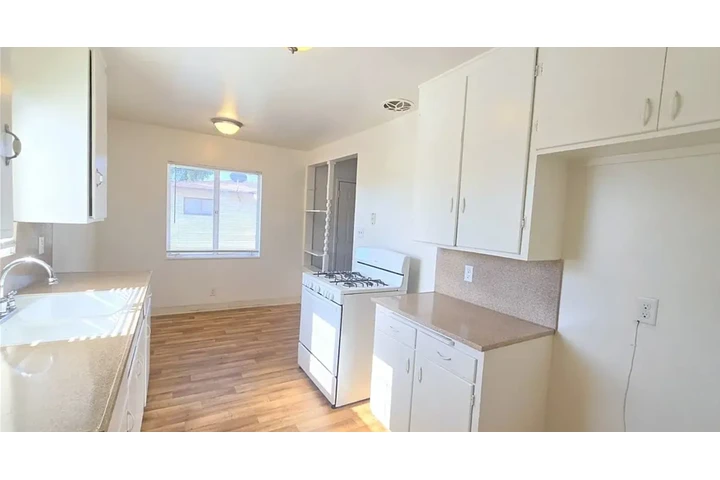 $1100 : Diamond St, Redondo Beach, CA image 7