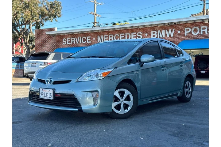 $8995 : Toyota Prius 2014 Four 4dr H image 2