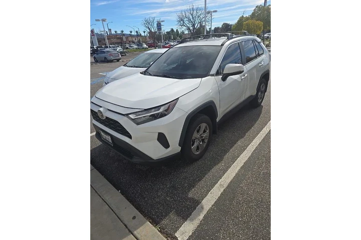 $26038 : Toyota RAV4 2023 XLE 4dr SUV image 1
