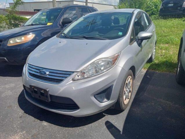 $7800 : 2013 Fiesta SE image 2