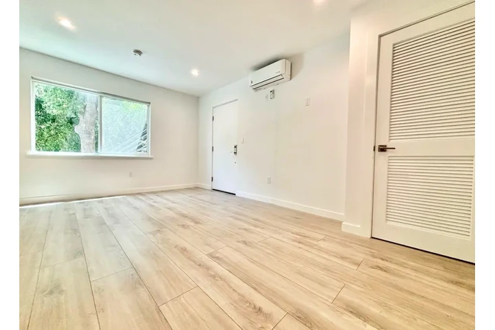$1480 : 1 BEDROOM APT IN SOUTH LA image 3