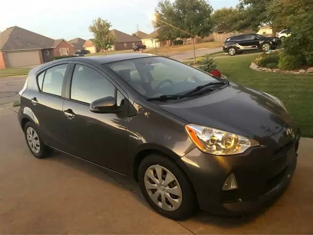 $6000 : 2013 Toyota Prius C Class III image 2