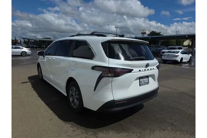 $38900 : Toyota Sienna 2023 LE 8-Pass image 4