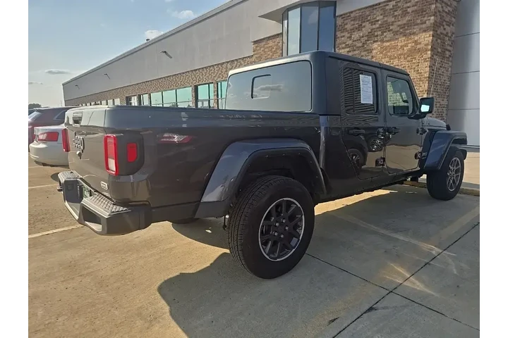 $28927 : Jeep Gladiator 2023 4x4 Over image 3
