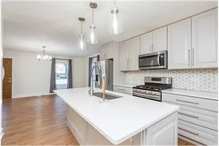 $1000 : Rental property with 2 bedro image 7