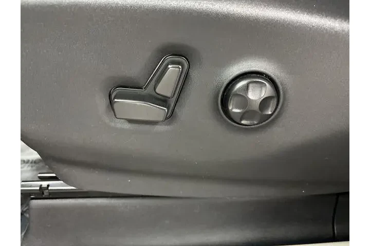 $27295 : Chrysler Pacifica Plug-In Hy image 4