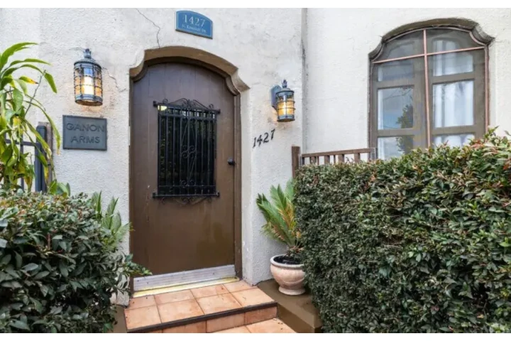 $1900 : 2-BED Apt in James M Wood Blvd image 3