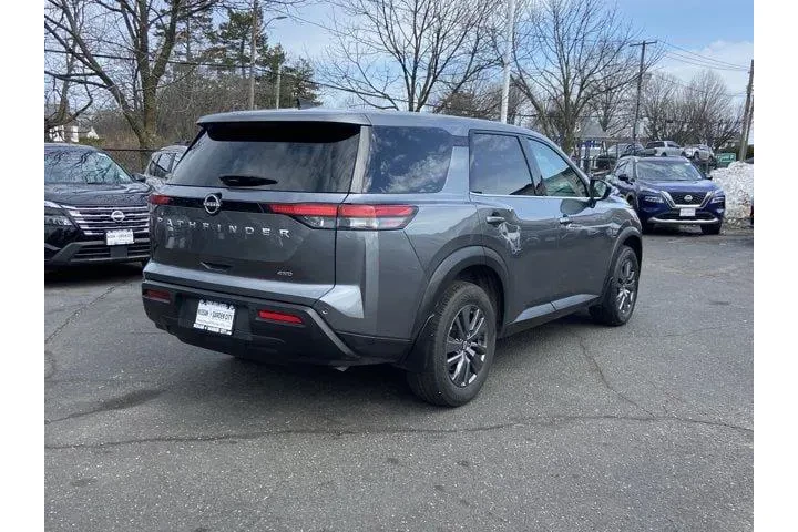 $27222 : Nissan Pathfinder 2024 AWD S image 5
